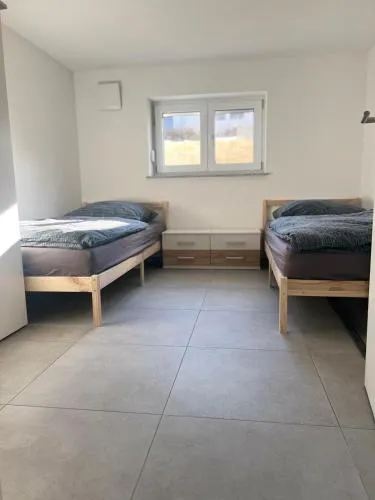 Gästehaus Wain I Monteur- & Ferienwohnung für 5 I 2 SZ I Terrasse I Parkplatz I WLAN in Wain, Deutschland