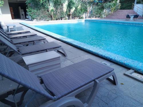 สระว่ายน้ำ, Hôtel Copacabana Kribi (Hotel Copacabana Kribi) in ครีบี