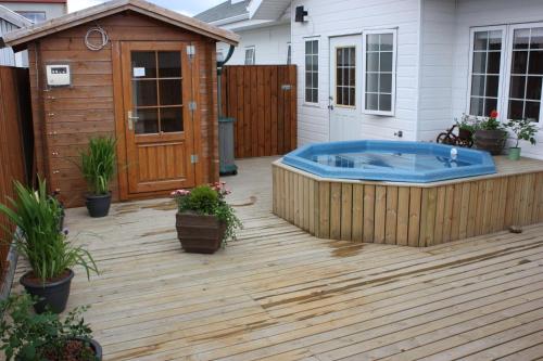 Hot tub, Nupan Deluxe in Keflavik