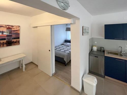 Apartments Matija - 30m from sea - image 11