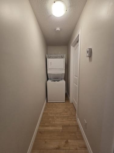 Modern 2 Bedroom Suite Private & Fully Furnished in Vanway