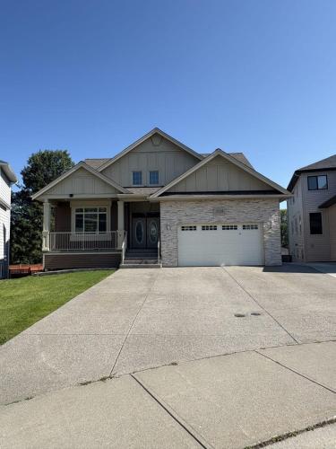Exterior view, Modern 2 Bedroom Suite Private & Fully Furnished in Vanway