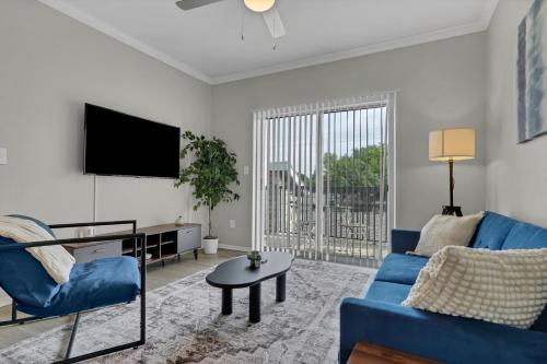 Sapphire 1BD Loft - Pool, Gym & Free Parking! in Плано (Техас)