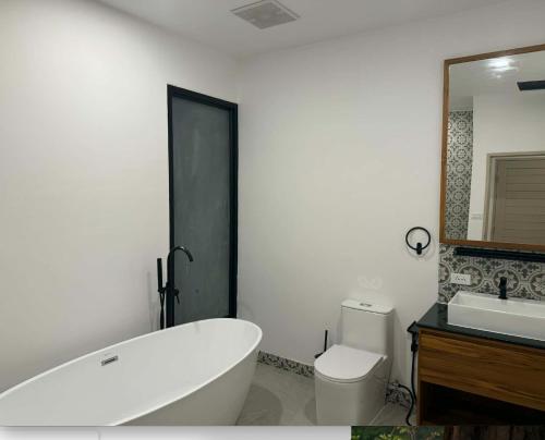 room detail thumbnail 2