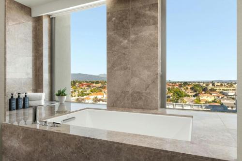 Bathroom, Sheraton Los Angeles San Gabriel in East Los Angeles