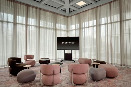 Bar/ Salón, Courtyard by Marriott Ghent in Suburbs