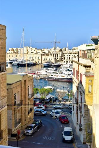 Grand Arcanum Apartment 2 - Comfortable and Elegant in Senglea