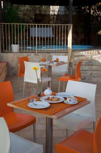 Motta Residence Hotel - Accommodation - Motta SantʼAnastasia