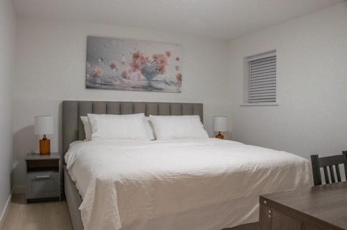 4615 Inverness Street Vancouver, King And Queen sizes 2 Bedrooms Suite with Private Entry – khách sạn tại Kensington-Cedar Cottage