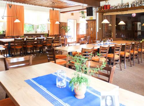 Tekepálya, Hotel & Restaurant Ernst in Giesen