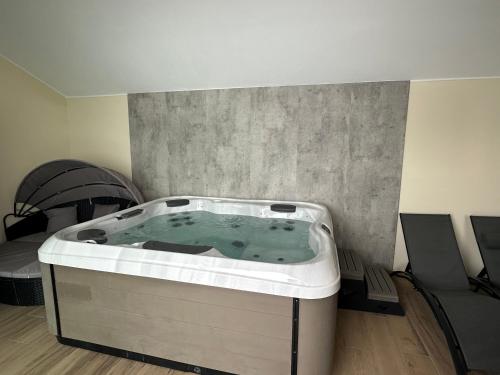 Karstais baseins, Ferienwohnung Weitblick mit Whirlpool in Feuerscheid