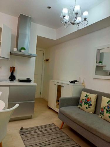 Azure Urban Resort with WIFI and Netflix 4