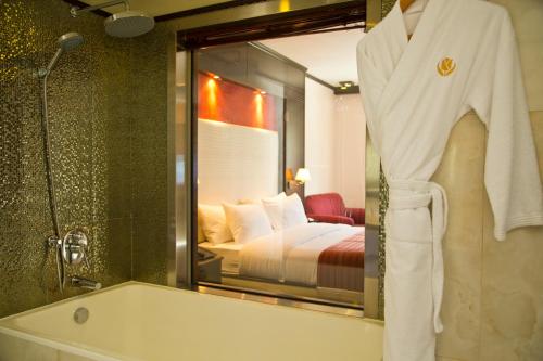 Ducha, Golden Lili Resort & Spa in Ghobeiry