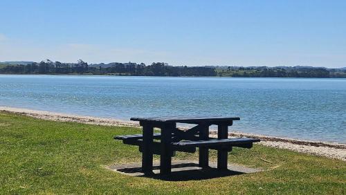 Clarks Beach Getaway in Waiuku