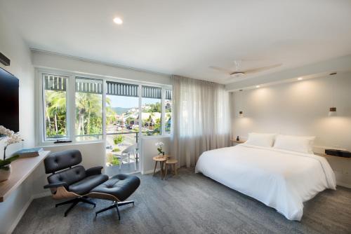 Heart Hotel And Gallery Whitsundays — hotel in 277 Shute Habour Road, Airlie Beach AU, 4802