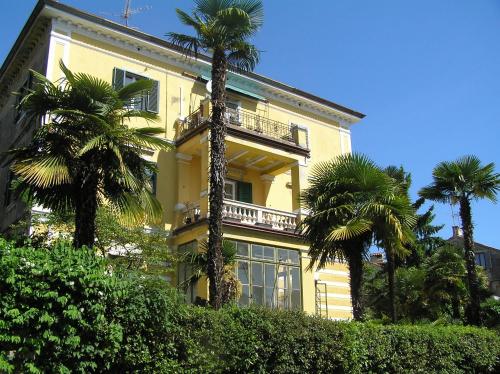 Studio Villa Mir - Apartment - Opatija