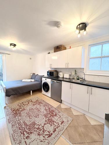 Studio Flat in West Hampstead, London