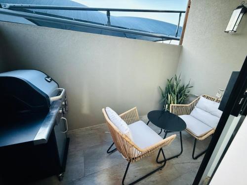 Shemo Foxdale studio apartment - image 2