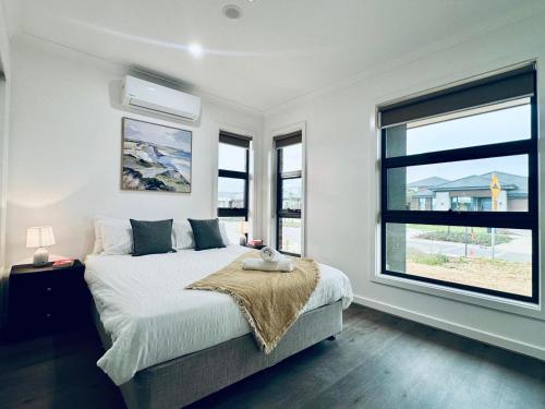 Elegant 3-Bedroom House with Free secured Parking in Cardinia