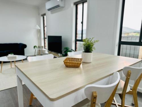 Elegant 3-Bedroom House with Free secured Parking in Cardinia