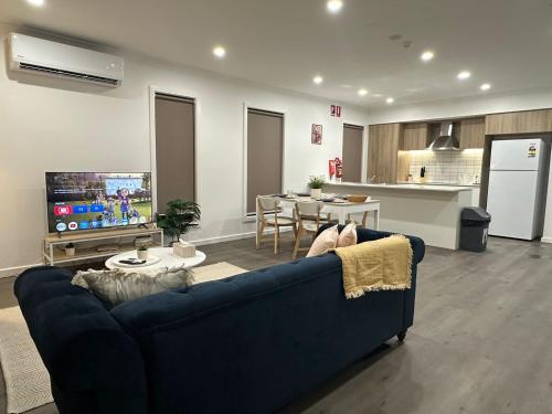 Elegant 3-Bedroom House with Free secured Parking in Cardinia