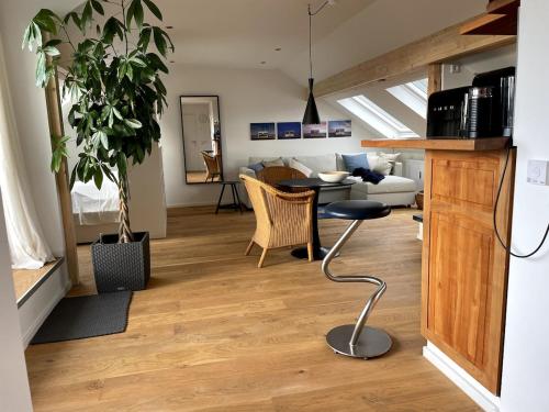 Lichtdurchflutetes Apartment mit Dachterasse zwischen Koln und Dusseldorf in Dormagen