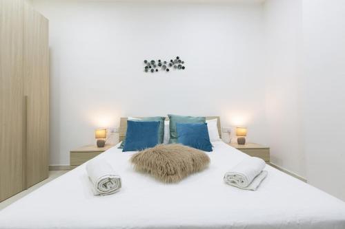 Sliema Suite by the sea - image 5