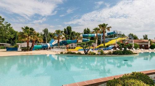Water park, Vias plage "MER & SOLEIL" Mobil home camping La Carabasse 6 a 8 personnes in Vias