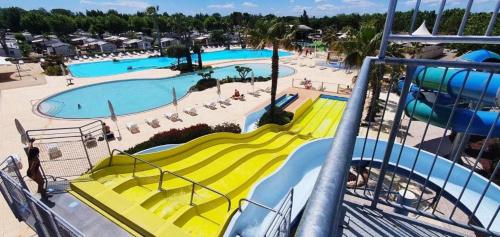 Water park, Vias plage "MER & SOLEIL" Mobil home camping La Carabasse 6 a 8 personnes in Vias