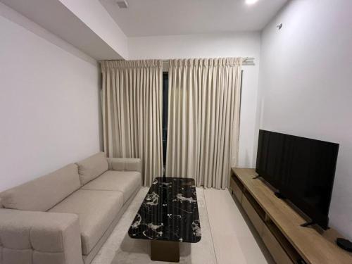 TriZen Luxe Apartments - image 2