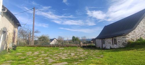 設施, Maison dans un joli village typique du Cantal! in 訥韋格利斯