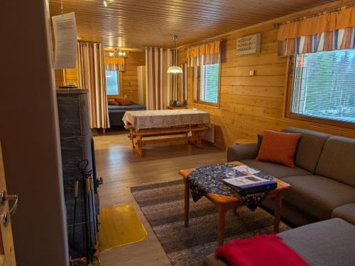 Matkailumaja Heikkala Cottages in Kuusamo