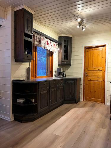 Cozy Timber Lodge With Sauna & Grill Hut in Storsteinnes