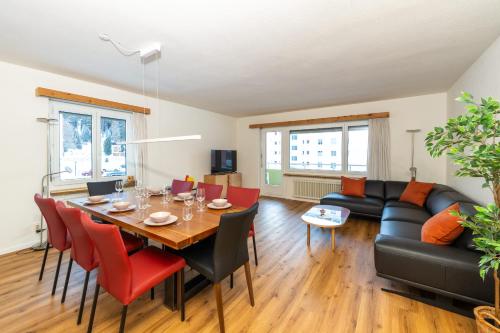 Cosy 3 bedroom Balcony Free parking Fast Wifi