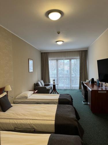 3 twin beds, 1 sofa bed