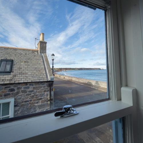 Sea Crest - Beachfront Escape with Whisky Snug in Каллен