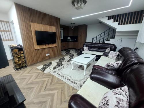 2 bedrooms, 4 beds