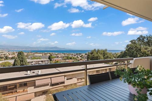 Vue Exceptionnelle Mer et Montagne , Piscine et Tennis in La Pagane