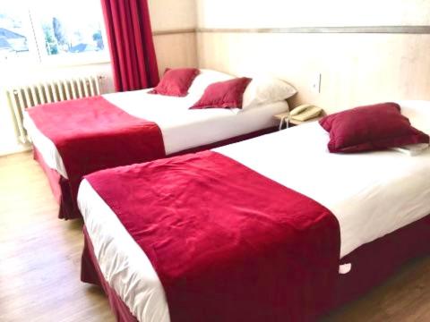 1 double bed, 1 twin bed