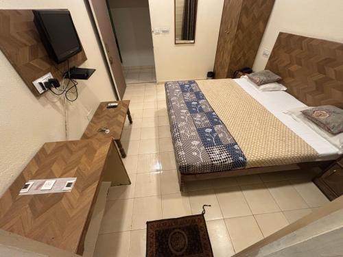 room detail thumbnail 2