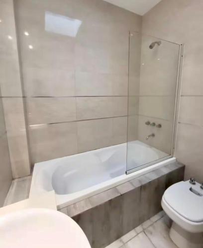 Exclusiva Casa Estilo Campo con Cochera y Asador