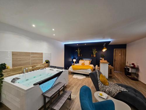 Escale dans un Cocon Spa Privatif & Design, petit dejeuner compris in Salome (Nord-Pas-de-Calais)