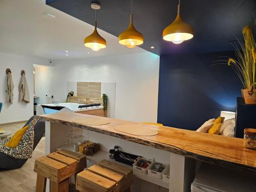 Facilities, Escale dans un Cocon Spa Privatif & Design, petit dejeuner compris in Salome (Nord-Pas-de-Calais)