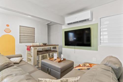 Cozy 4 Guest Apt with Air Conditioning, Free Parking & Wi-Fi in 케롤라이나