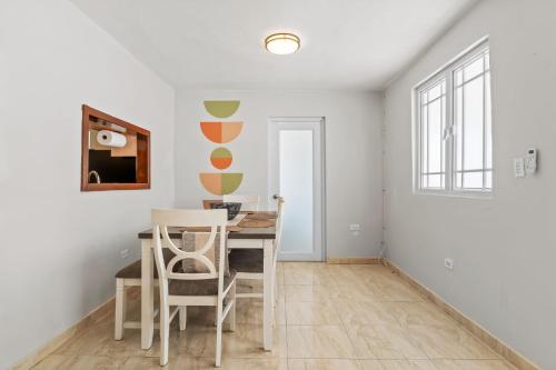Comfortable Home for 6 Near Airport & Beaches in Carolina
