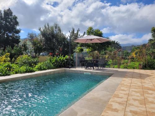 Villa with a private heated pool at 30 degrees C – khách sạn tại Santa Brigida