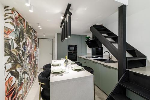 Grimadi place-Plage-Centre-Clim - Location saisonnière - Menton