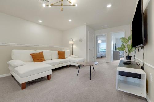 7589OSL-Solterra Resort townhouse - image 5