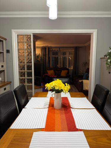 Stunning 2 Bedroom Bungalow - Free Parking - Convenient Location in Вашингтон