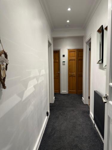 Stunning 2 Bedroom Bungalow - Free Parking - Convenient Location in Вашингтон